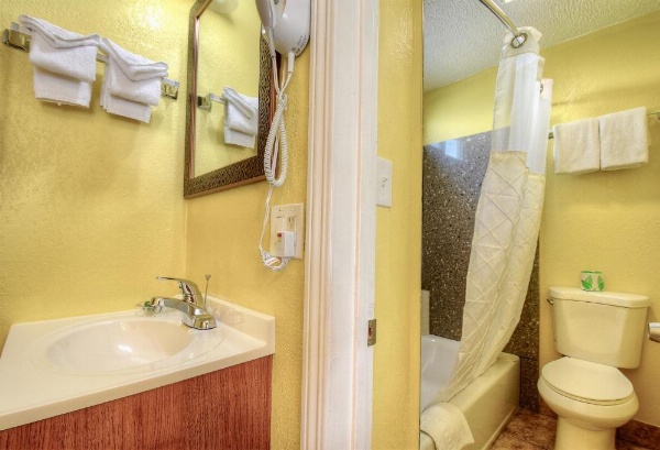 Bayside Inn image 12