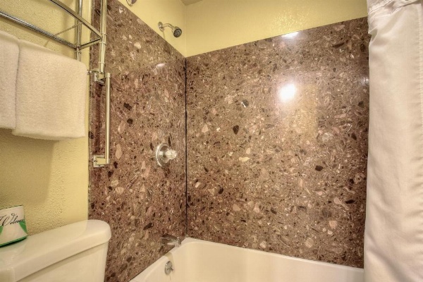 Bayside Inn image 32