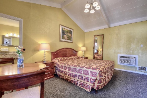 Bayside Inn image 36