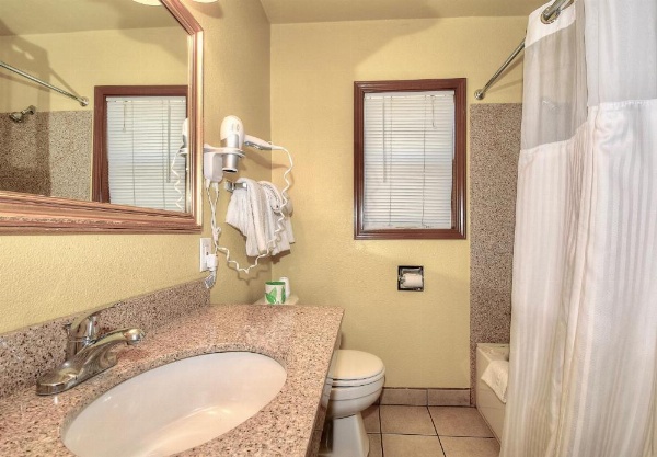 Bayside Inn image 38